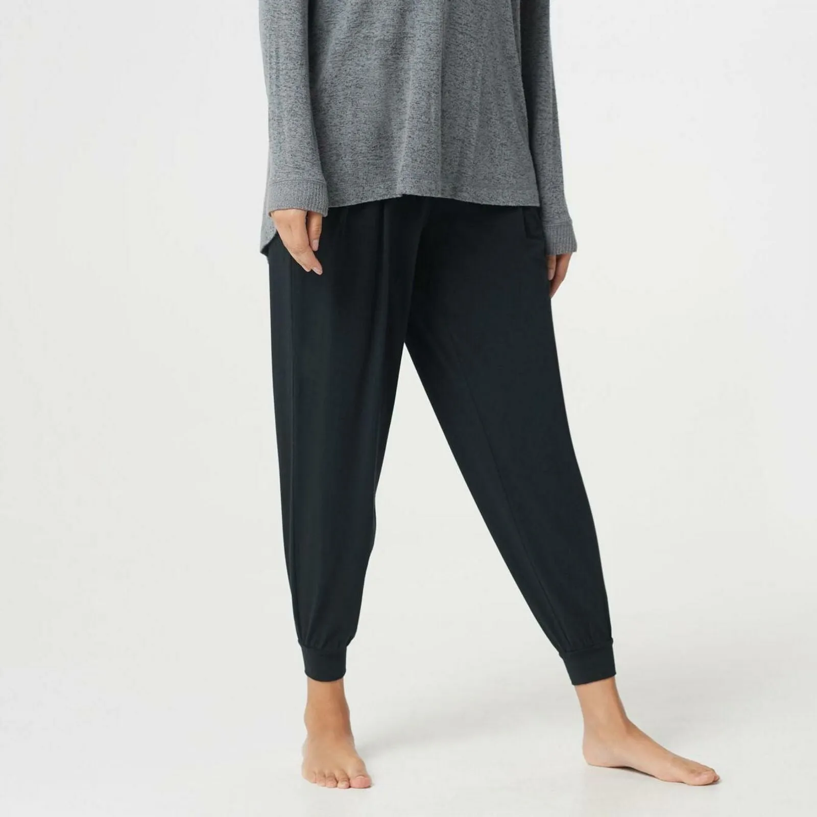 AnyBody Women's Cozy Knit Pleated Jogger Pants Black XS