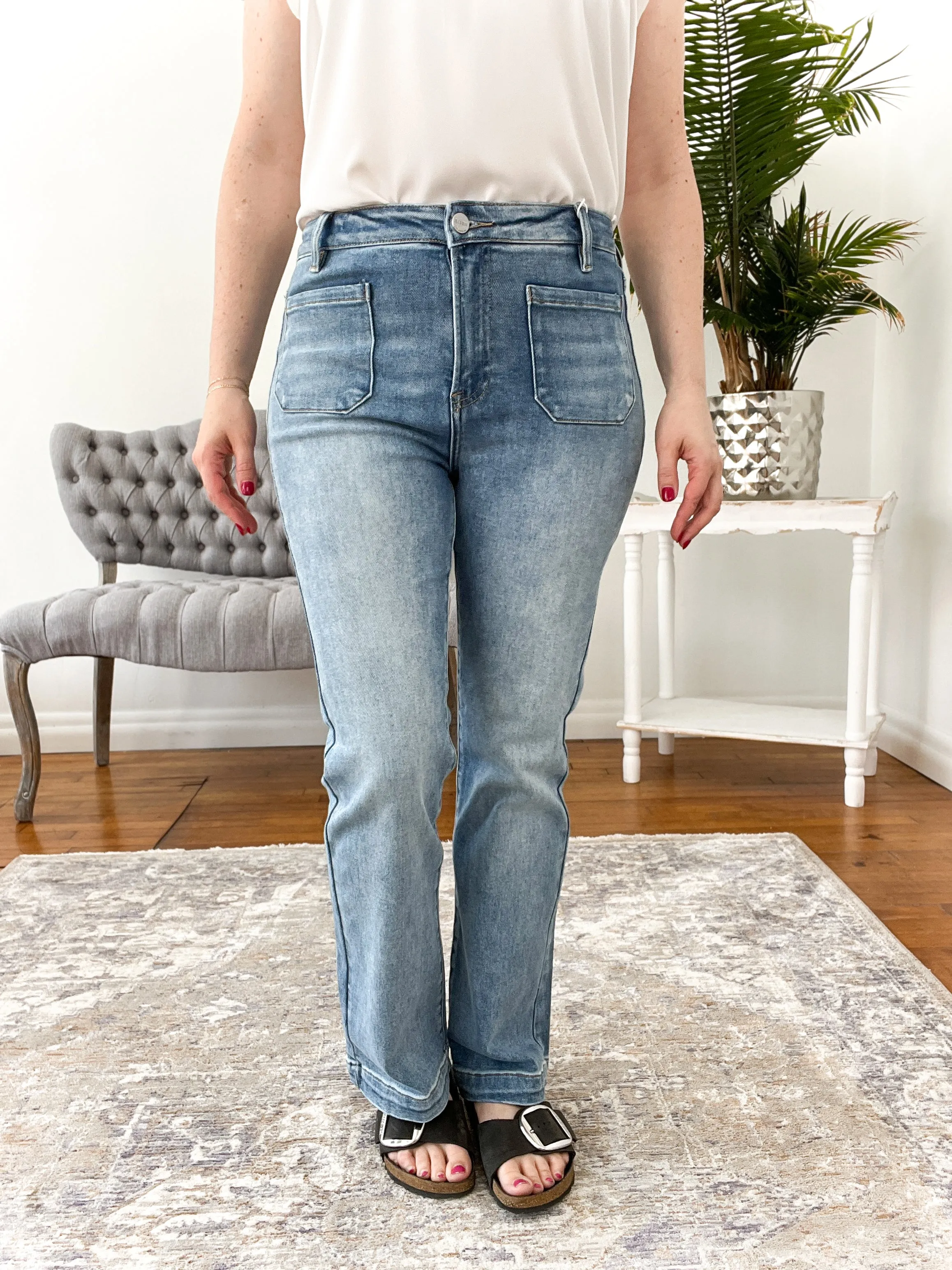 Betsy Pocket Patch Straight Risen Jeans