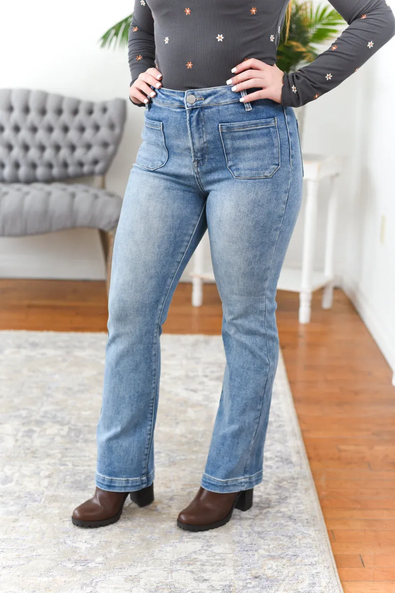 Betsy Pocket Patch Straight Risen Jeans