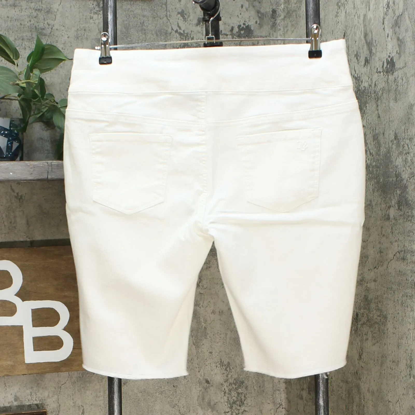 DG2 by Diane Gilman Classic Stretch Pull On Bermuda Shorts Ivory Petite XL