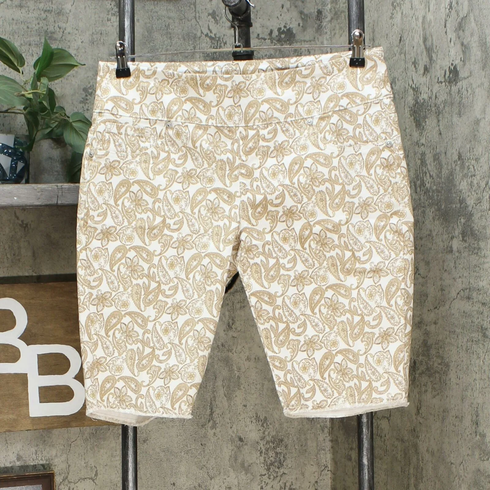 DG2 by Diane Gilman Pull On Bermuda Shorts Khaki Petite Large