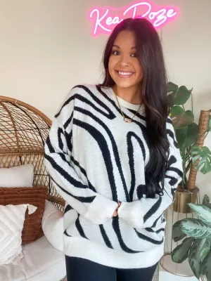 EYES ON ME SWEATER-BLACK & WHITE
