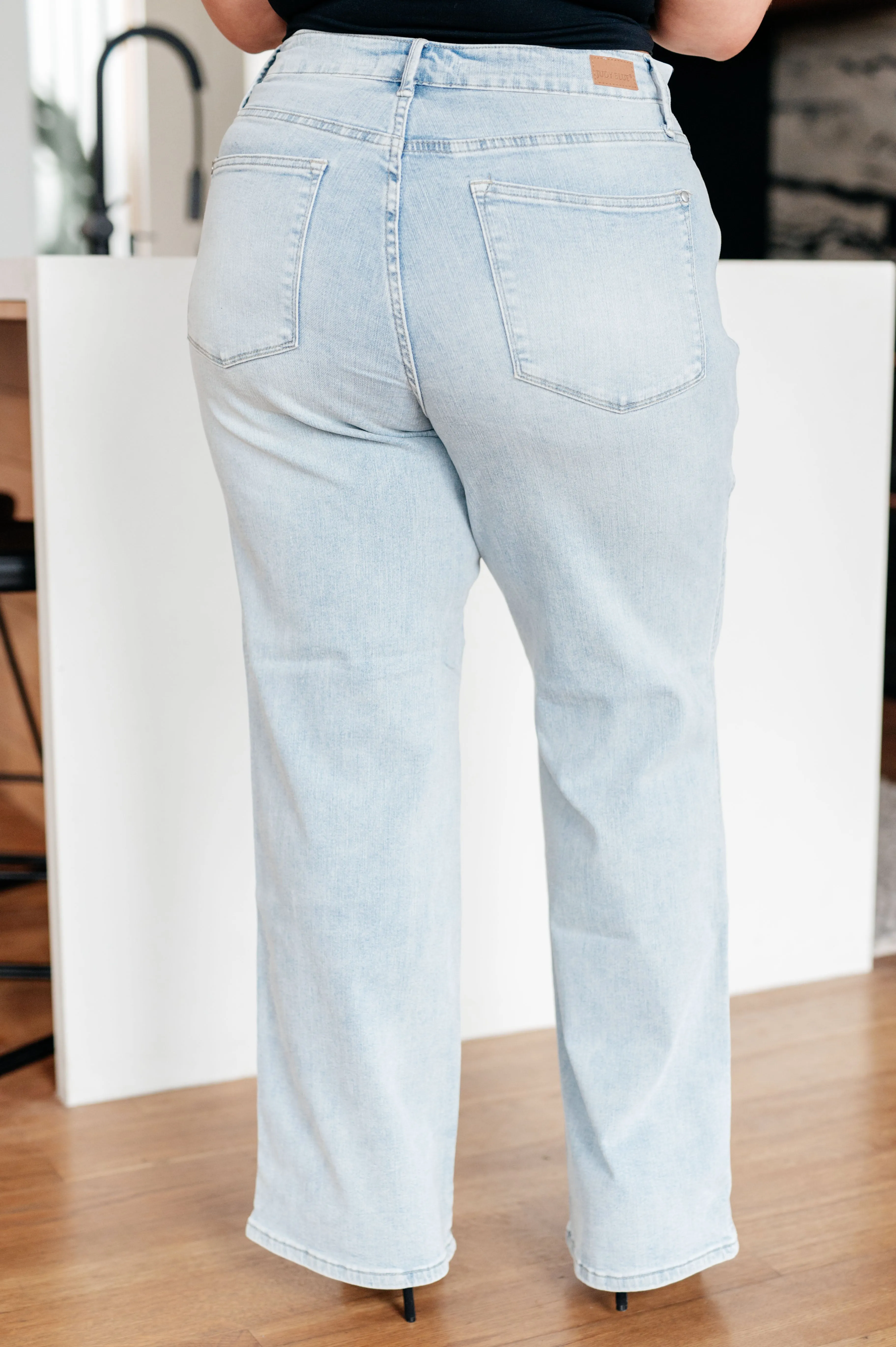 Judy Blue High-Rise Tummy Control Straight Leg Jeans in Vintage Wash