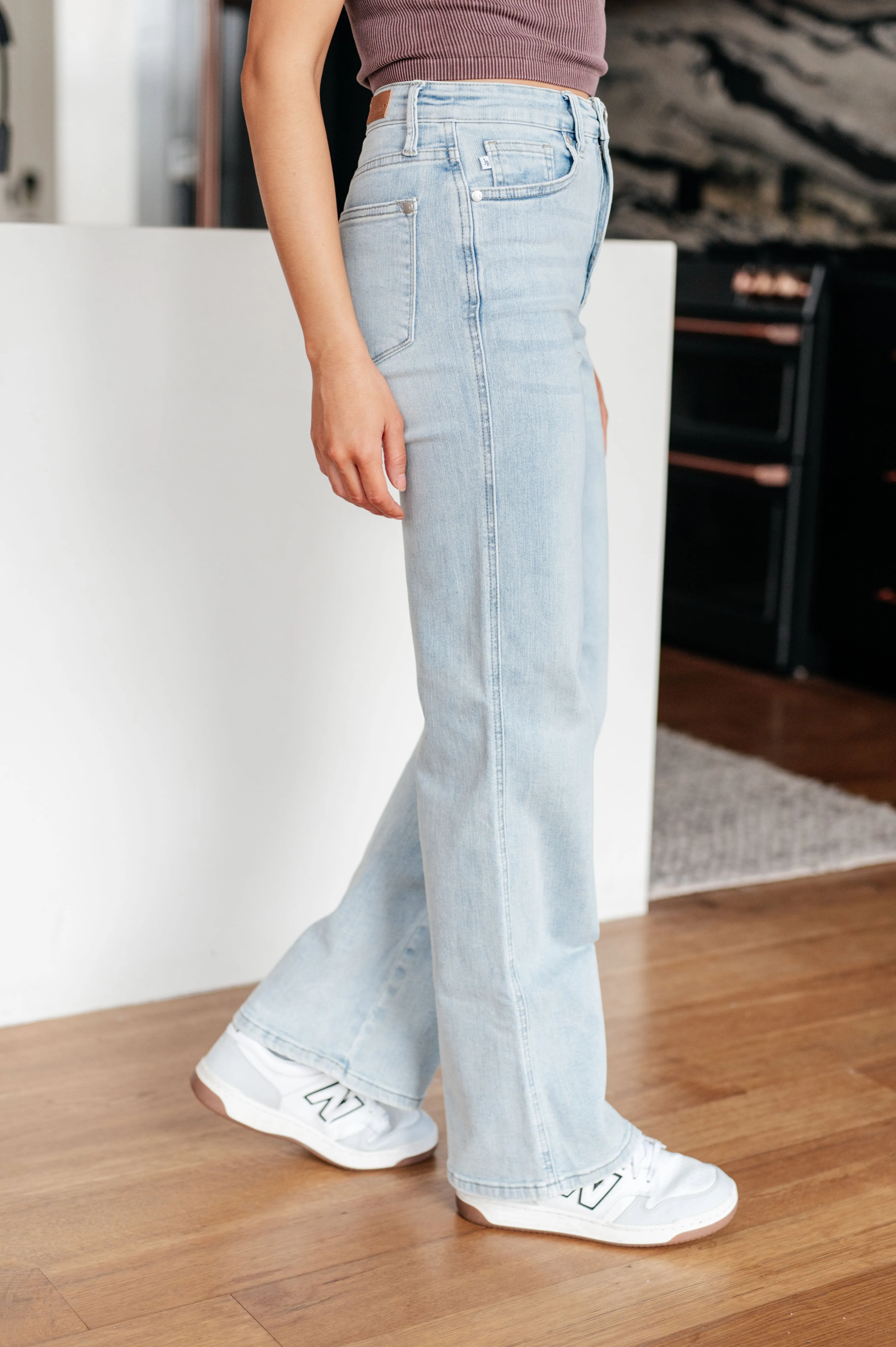 Judy Blue High-Rise Tummy Control Straight Leg Jeans in Vintage Wash