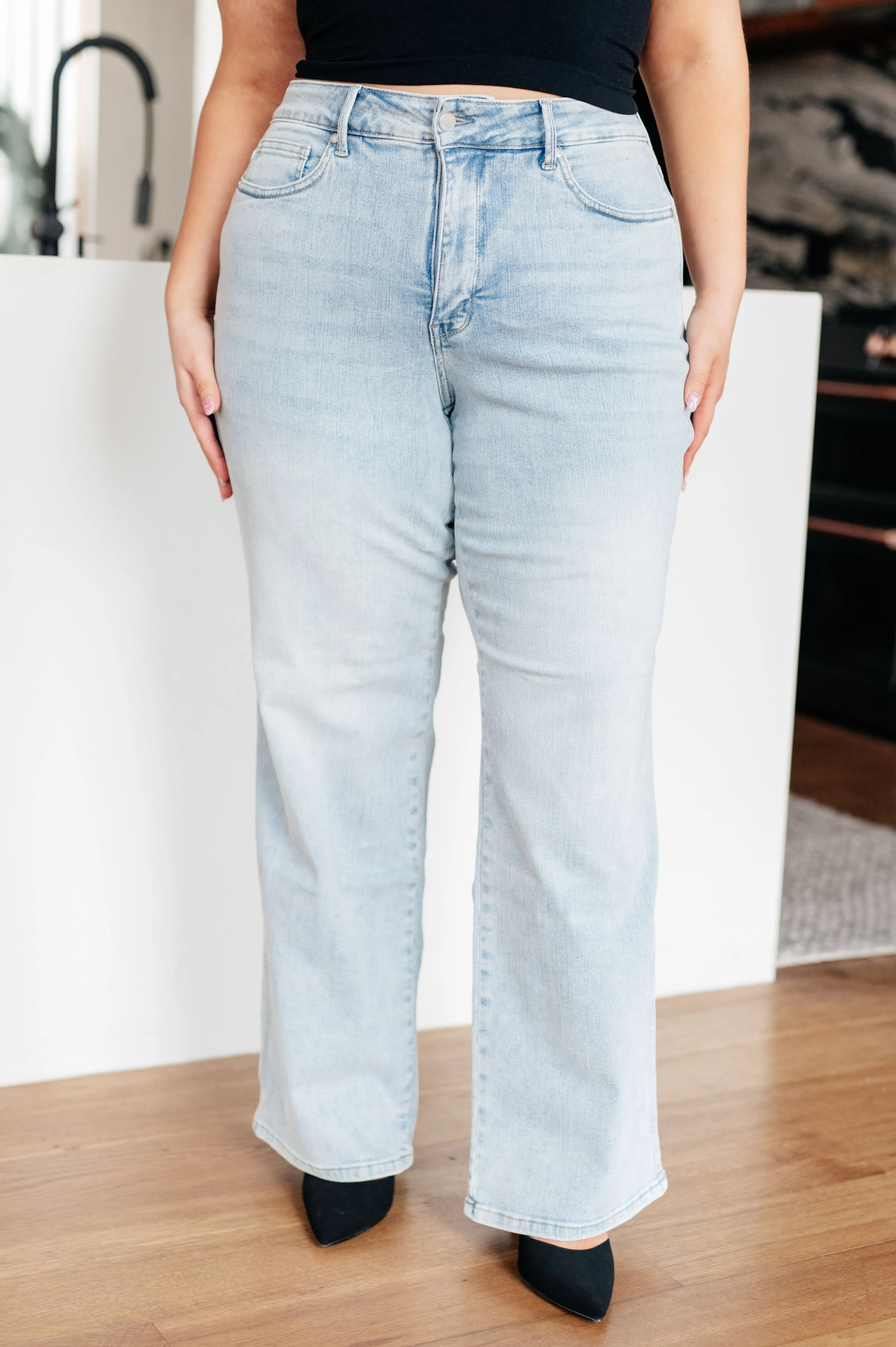 Judy Blue High-Rise Tummy Control Straight Leg Jeans in Vintage Wash