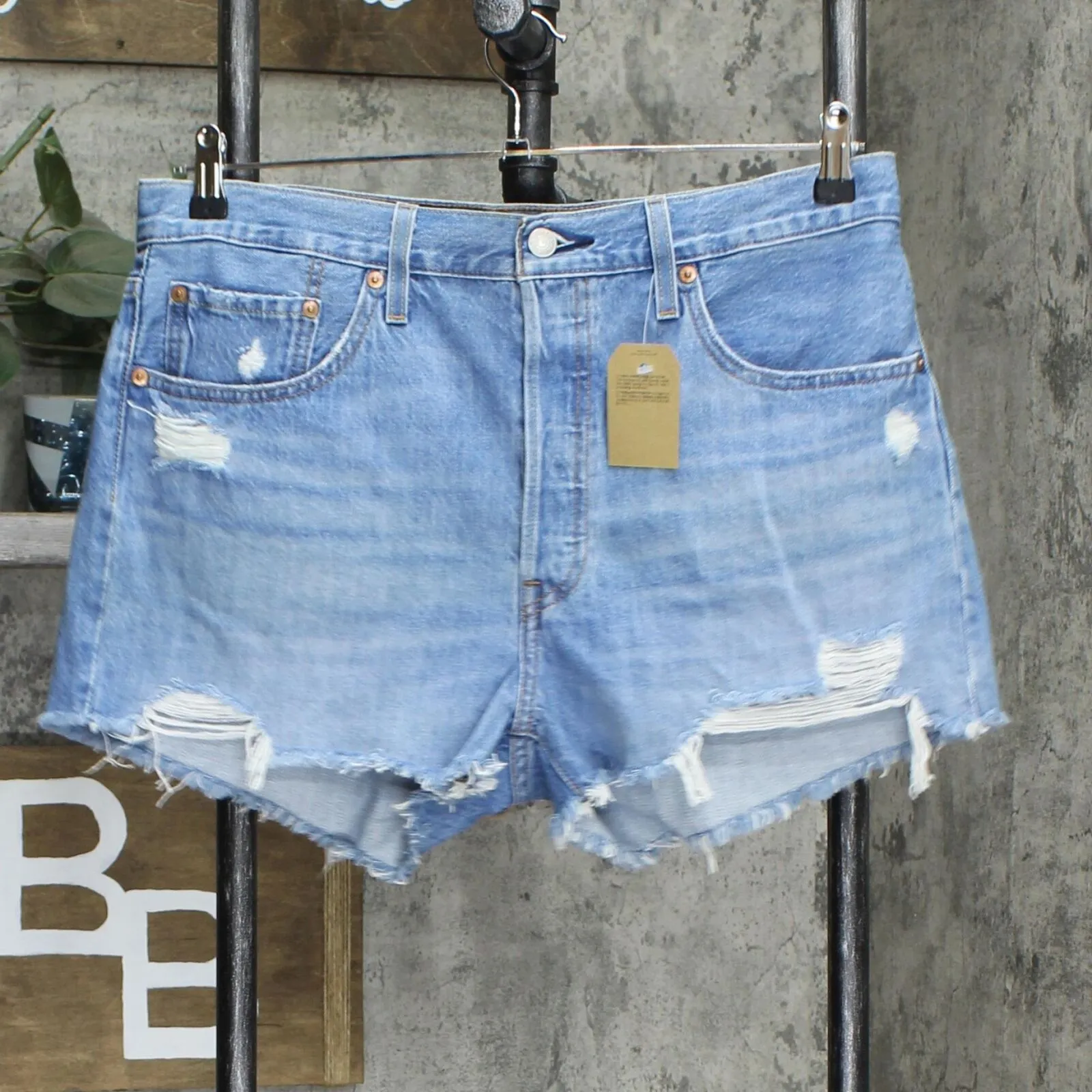 Levi's Women's 501 Original High-Rise Jean Shorts Sansome Straggler 32
