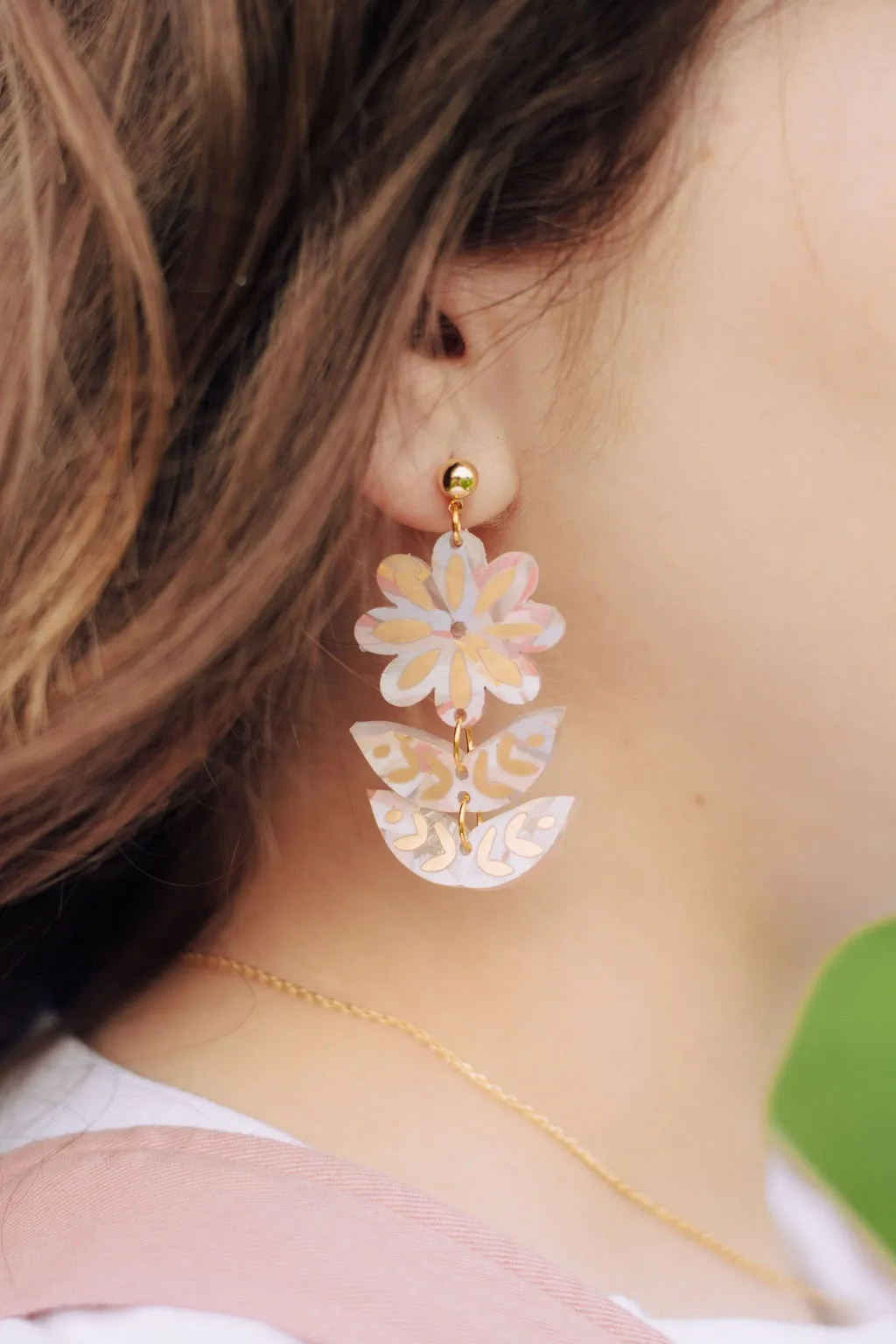 pink flower dangle earrings, pastel flower earrings, spring jewelry, handpainted earrings, daisy earrings, unique earrings, trendy earrings