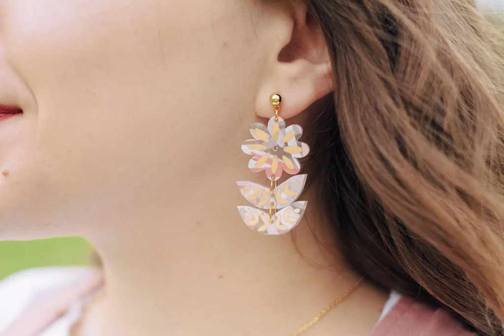 pink flower dangle earrings, pastel flower earrings, spring jewelry, handpainted earrings, daisy earrings, unique earrings, trendy earrings