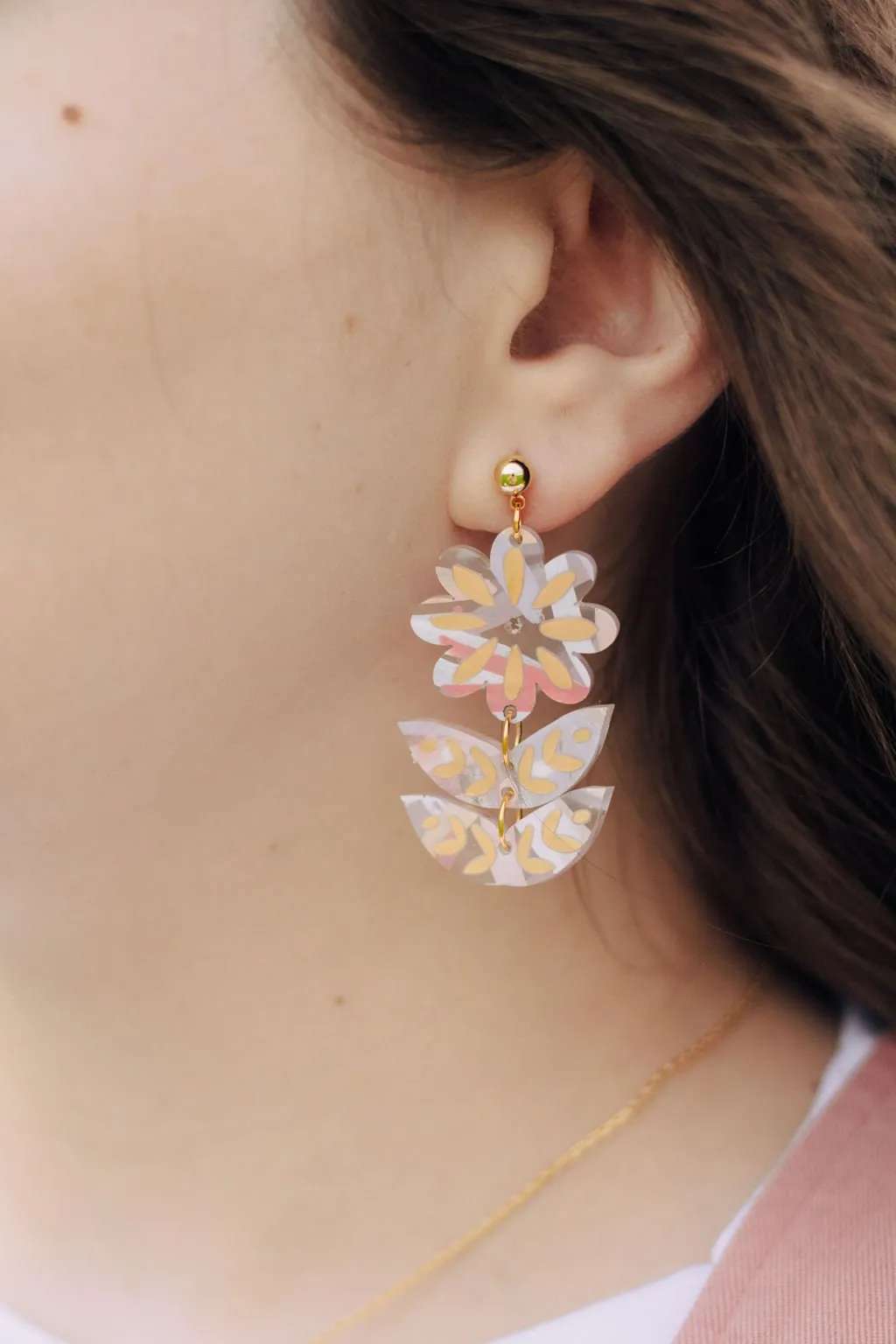 pink flower dangle earrings, pastel flower earrings, spring jewelry, handpainted earrings, daisy earrings, unique earrings, trendy earrings