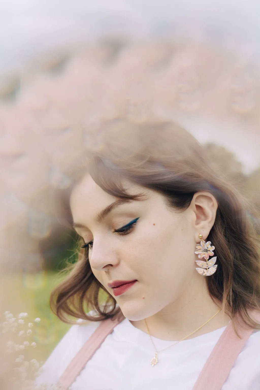 pink flower dangle earrings, pastel flower earrings, spring jewelry, handpainted earrings, daisy earrings, unique earrings, trendy earrings