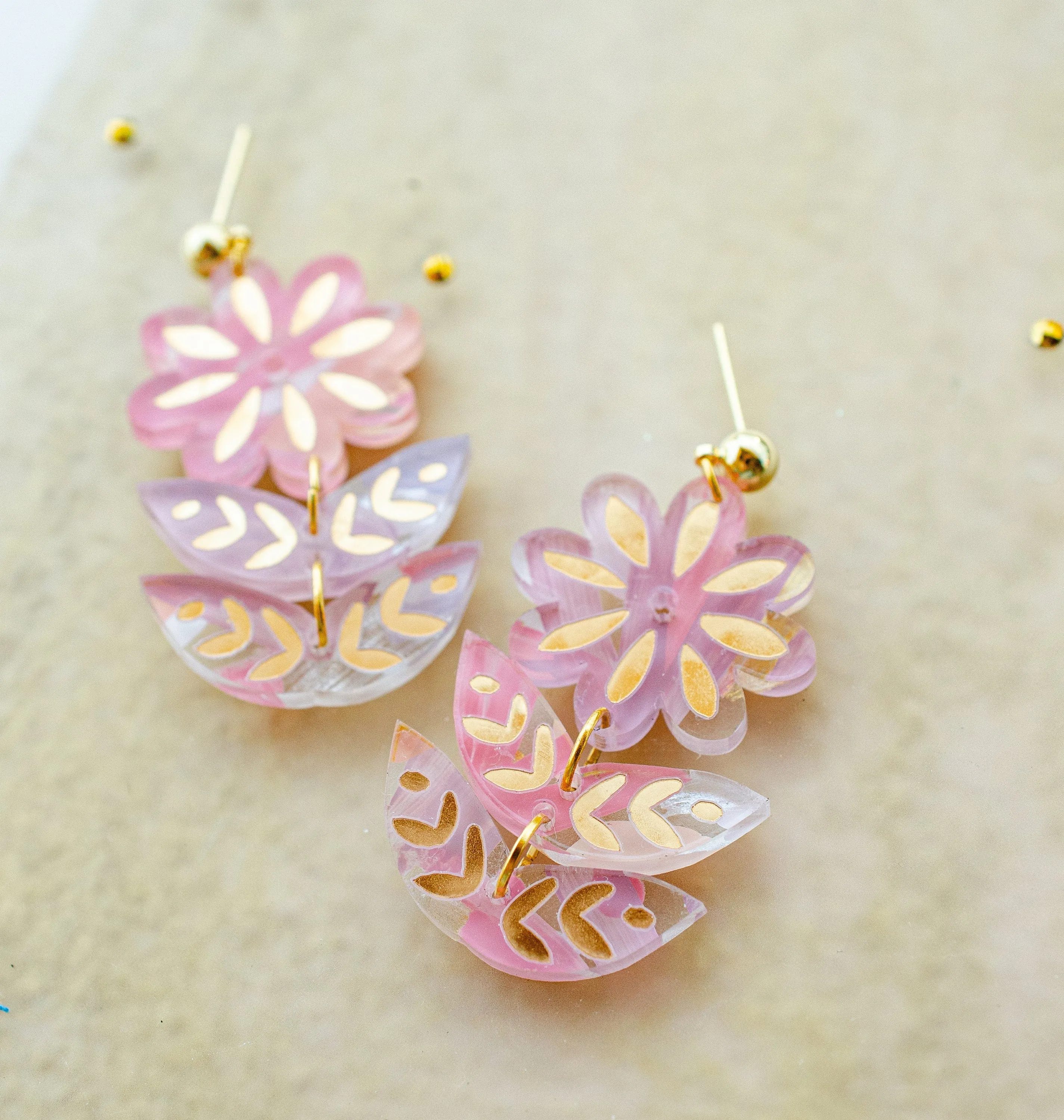 pink flower dangle earrings, pastel flower earrings, spring jewelry, handpainted earrings, daisy earrings, unique earrings, trendy earrings