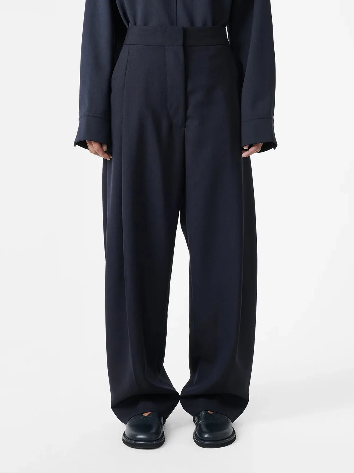 Vai - Deep Pleat Tailored Trousers - Darkest Navy