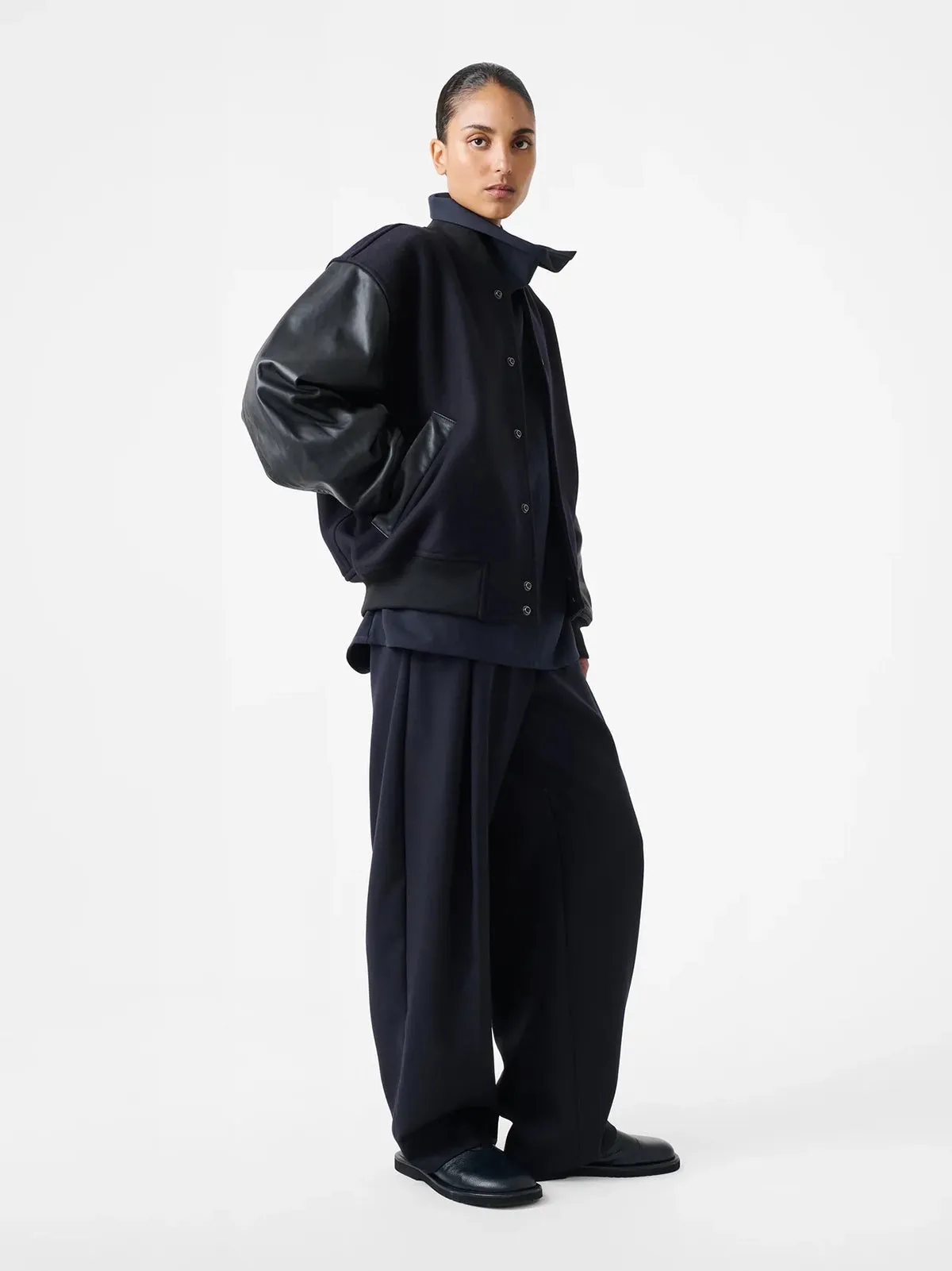 Vai - Deep Pleat Tailored Trousers - Darkest Navy